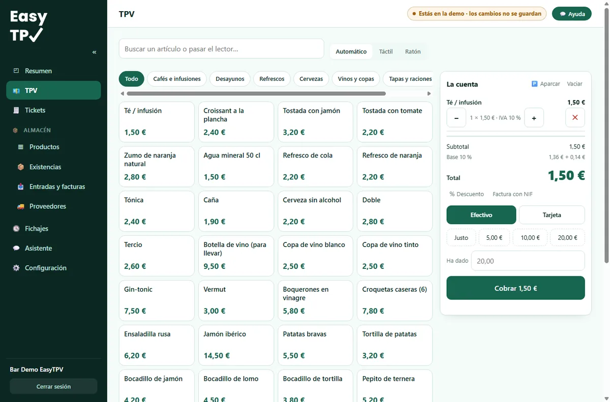El panel en el ordenador: la cuadrícula de productos del bar y la cuenta con el botón Cobrar.